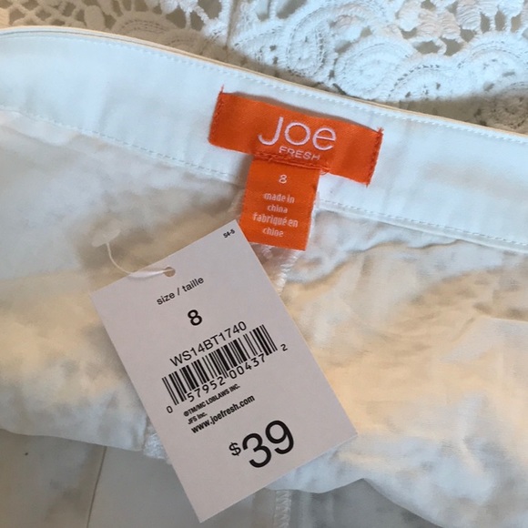 Ladies cream coloured lace shorts. Size 8. - Picture 3 of 4